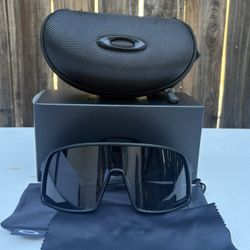 Oakley Sutro 