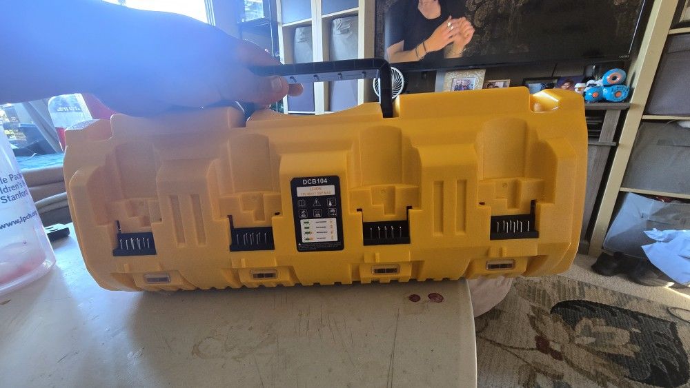 4 Port Charger For Dewalt Batteries THIS IS NOT DEWALT BRAND BUT CHARGES DEWALT BATTERY