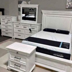 Kanwyn Whitewash Panel Bedroom Set
