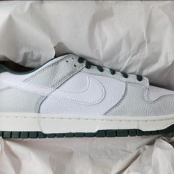 Nike Dunk Low Retro SE 'Photon Dust/Vintage Green'