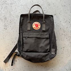Fjällräven Kånken Backpack Black Zip Closure, Striped Adjustable Straps