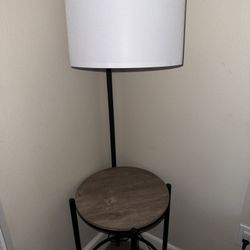 Side Table With Lamp 