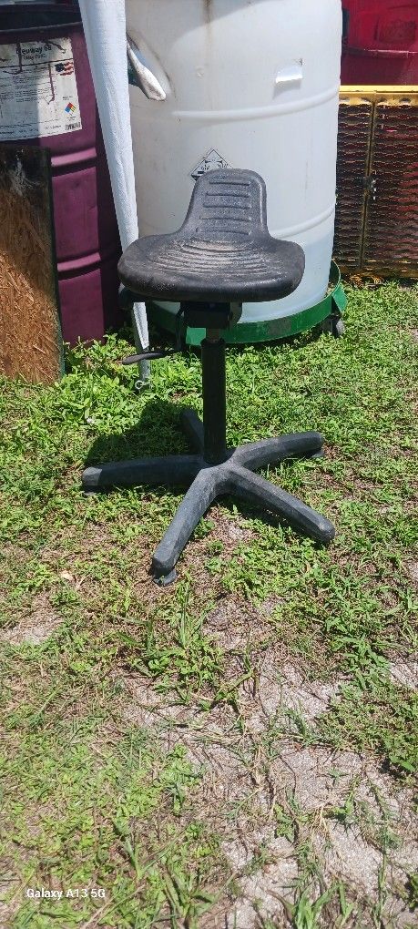 Standing Heigh Chair For Work Station