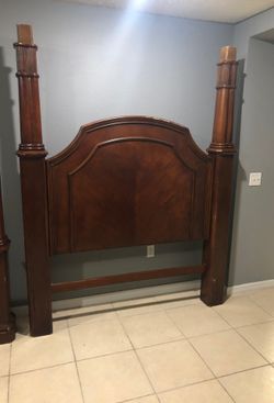 Canopy bed