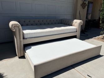 Twin Daybed W/ Two Mattresses!