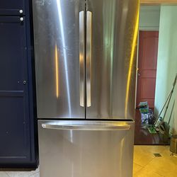 LG Standard-Depth Refrigerator 31.7-cu ft 3 -Door 36-in Wide Smart Compatible French Door