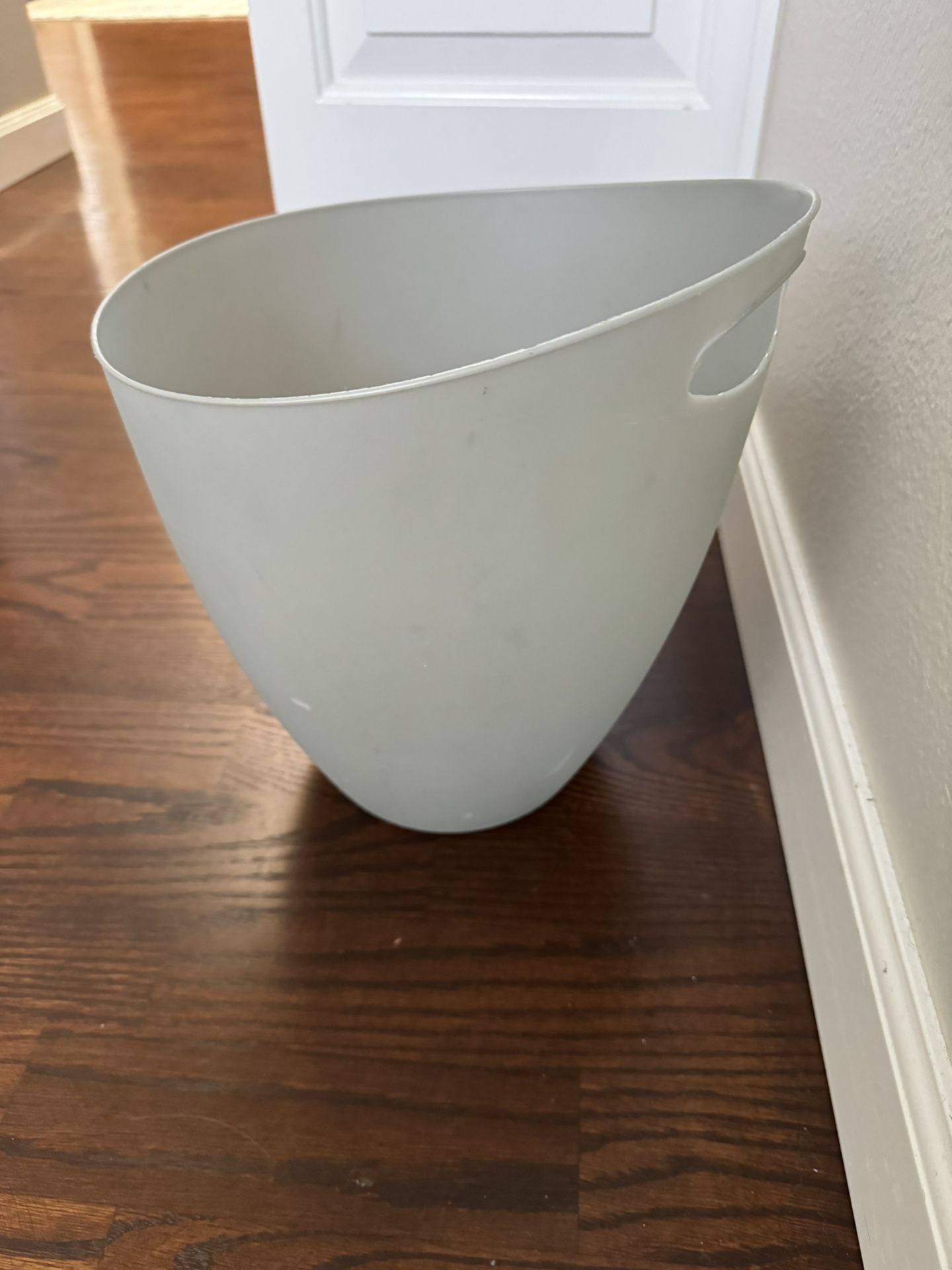 Wastebasket