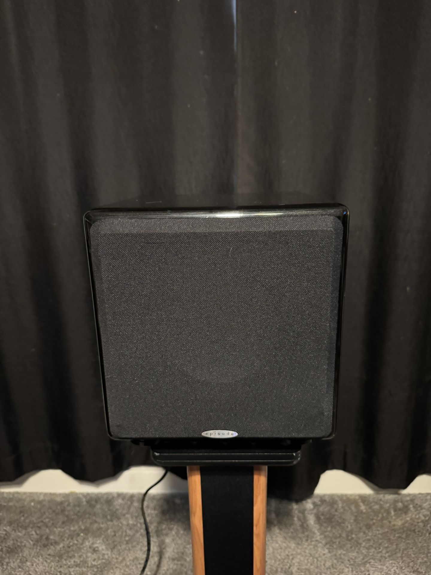 Episode 8” Cube Powered Subwoofer