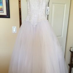 $105 Reduced To Sell !Size 4-6 Halter Ballroom Wedding/prom  Or. Quincera Gown