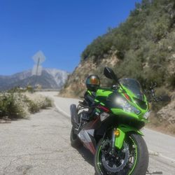 2022 Kawasaki zx6r low mileage clean title