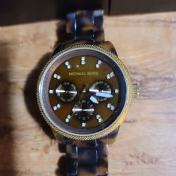 Used MK Michael Kors WATCH     FITS SMALL WRIST 