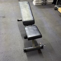 Adjustable weight bench