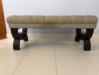 Stylish Tufted Bench-Style Ottoman