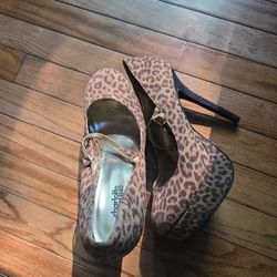Leopard Print Mary Jane High-Heeled Shoes – Women's 10 – $10