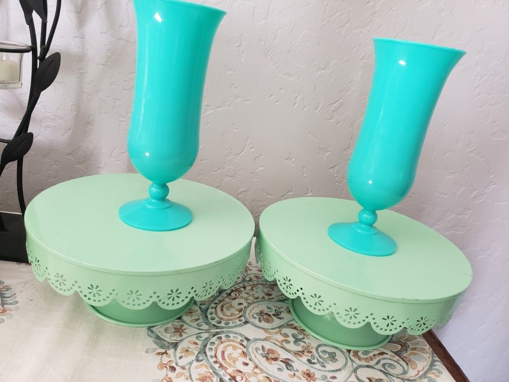 2 Metal Cake Stands And 2 Plastic Vases