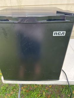 RCA mini fridge like new condition at 6.5 capacity which ice compartment