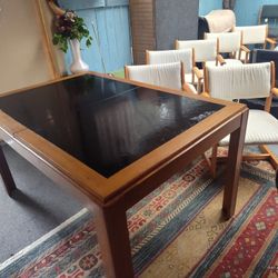 Dining Room Table W/ Leaf  And 6 Chairs