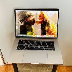 Apple MacBook Pro 15” 2017 TouchBar 3.1Ghz i7 16GB RAM 500GB SSD RADEON PRO 560