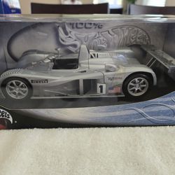 Hotwheels 2000 Cadillac LMP 1:18 Scale