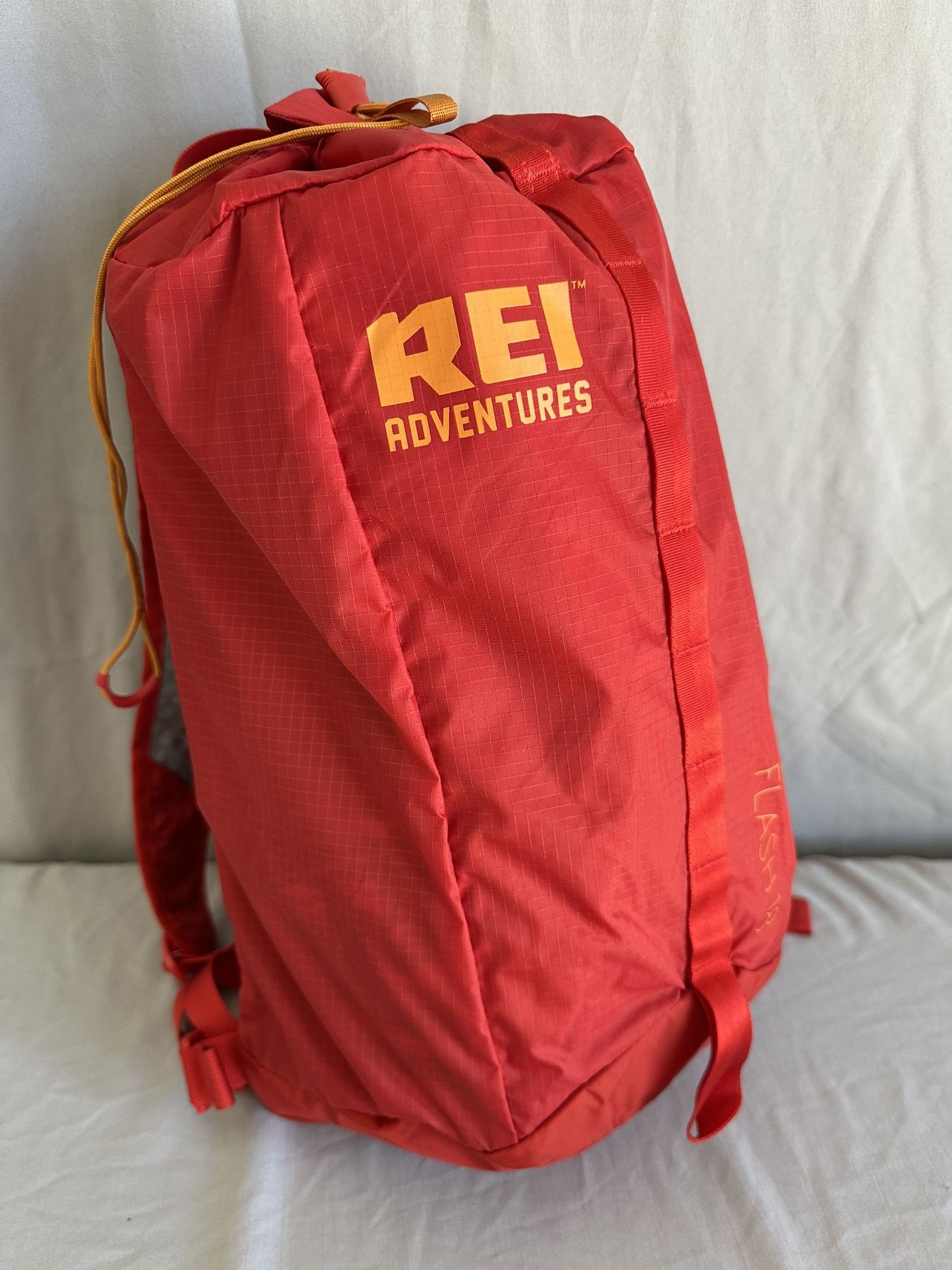 REI Flash 18 Day Pack, Red, Zip pocket, Waistbelt and sternum strap