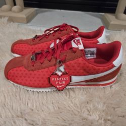 Valentines Nike Size 6