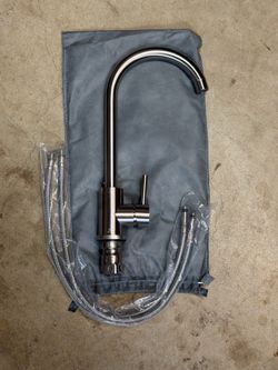 Sink faucet, unused