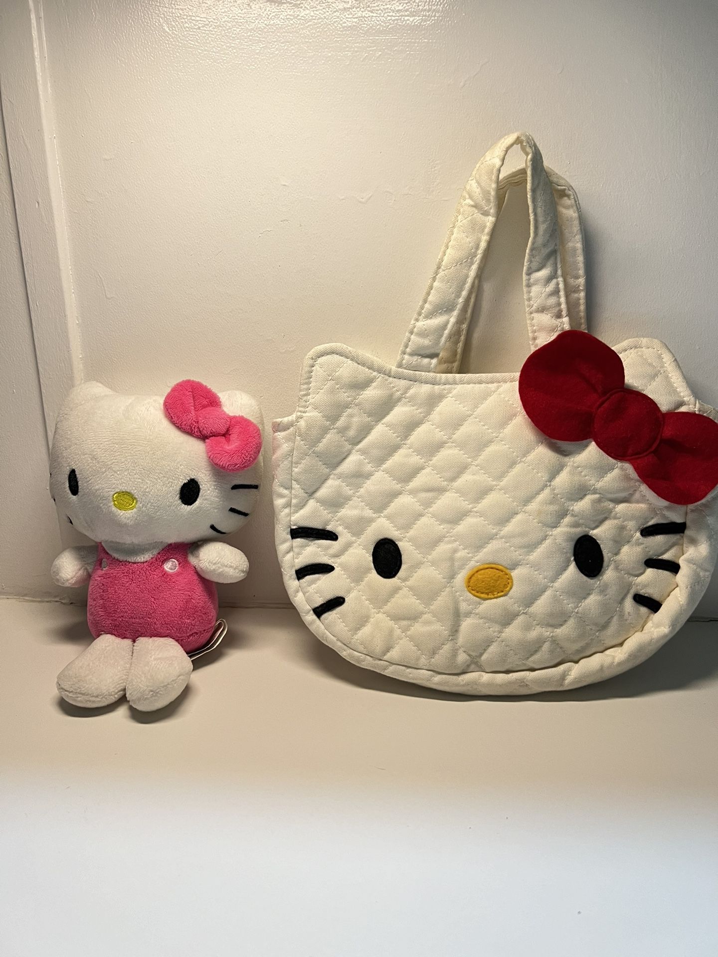 Hello Kitty Purse with Pocket on Back 2 pieces
