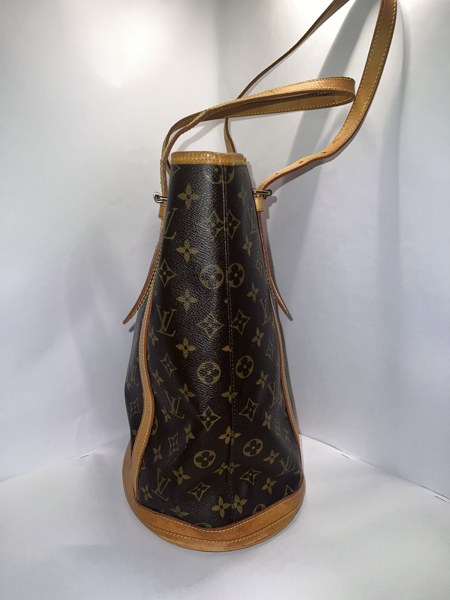 LV Bucket Bag for Sale in New York, NY - OfferUp