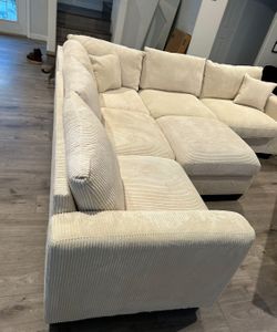 New Sectional Couch with Ottoman! Free Delivery 🚚!