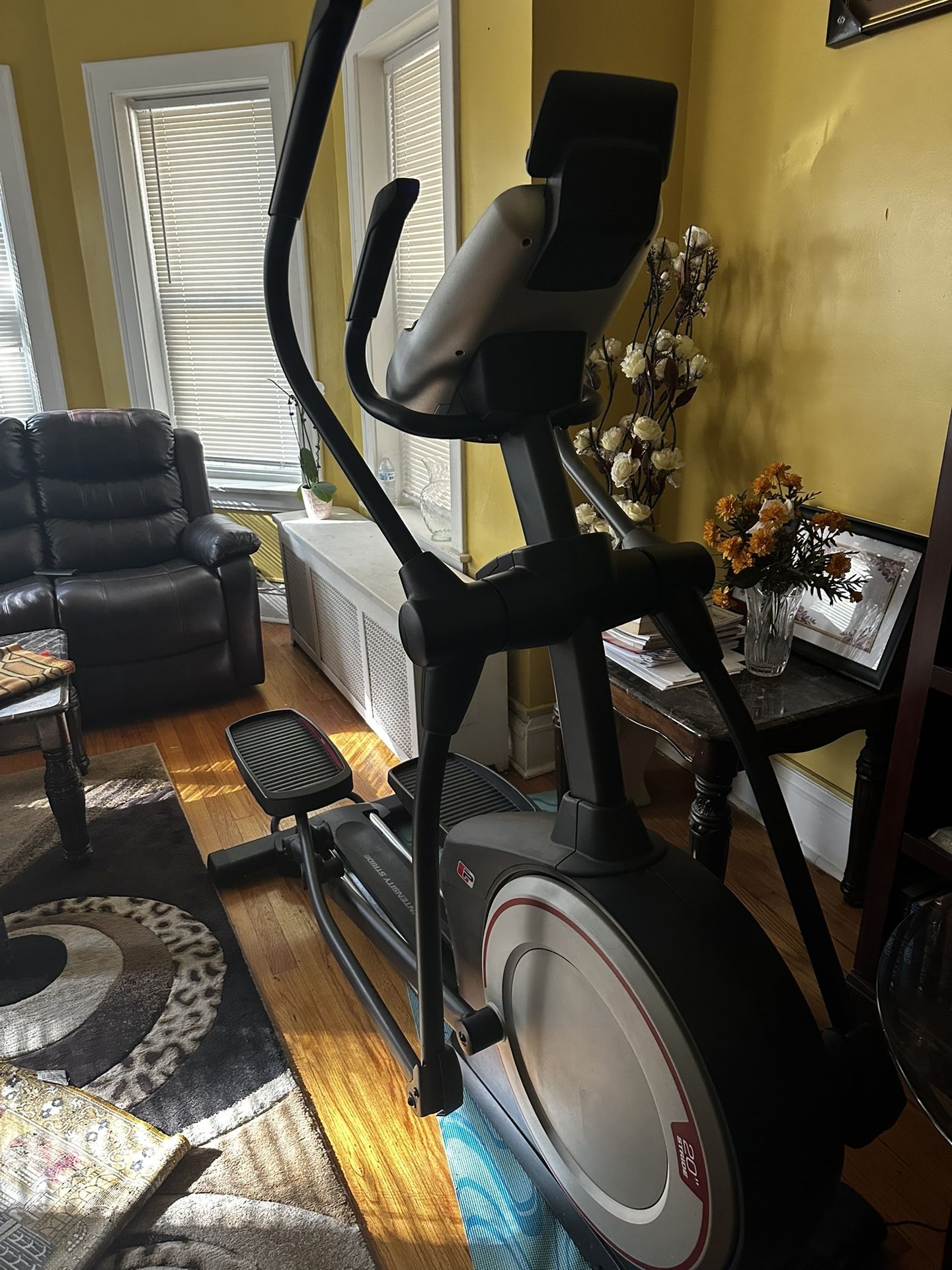 ProForm Endurance 520E Elliptical – Excellent Condition