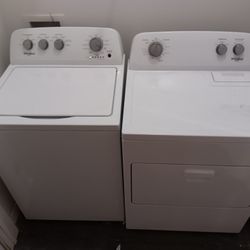 White Whirlpool Washer & Dryer Set – Reliable Performance & Modern Design!