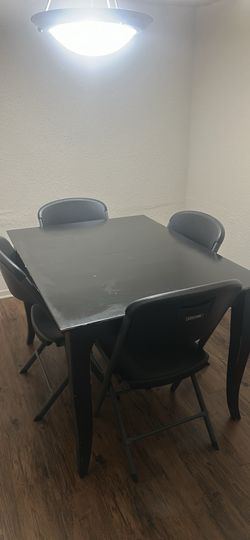 Dinning Room with 4 Chairs