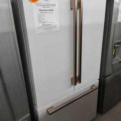 $1900 LG STUDIO ENERGY STAR French Door Refrigerator 