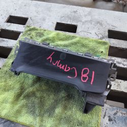 2018 Toyota Camry left knee bag