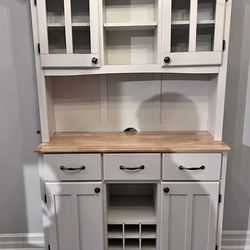 Buffet cabinet with Hutch