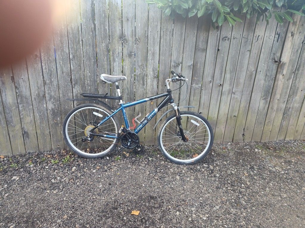 Raleigh SC600 With Accessories: Light, And Rear Rack