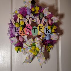 New Handmade Pretty Easter Wreath In Excellent Condition 