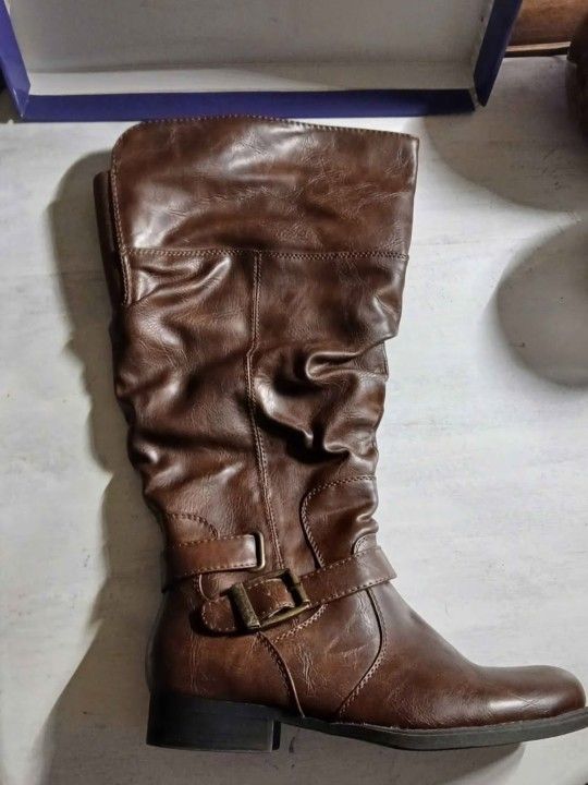 Women's 7.5 BareTraps Boots 