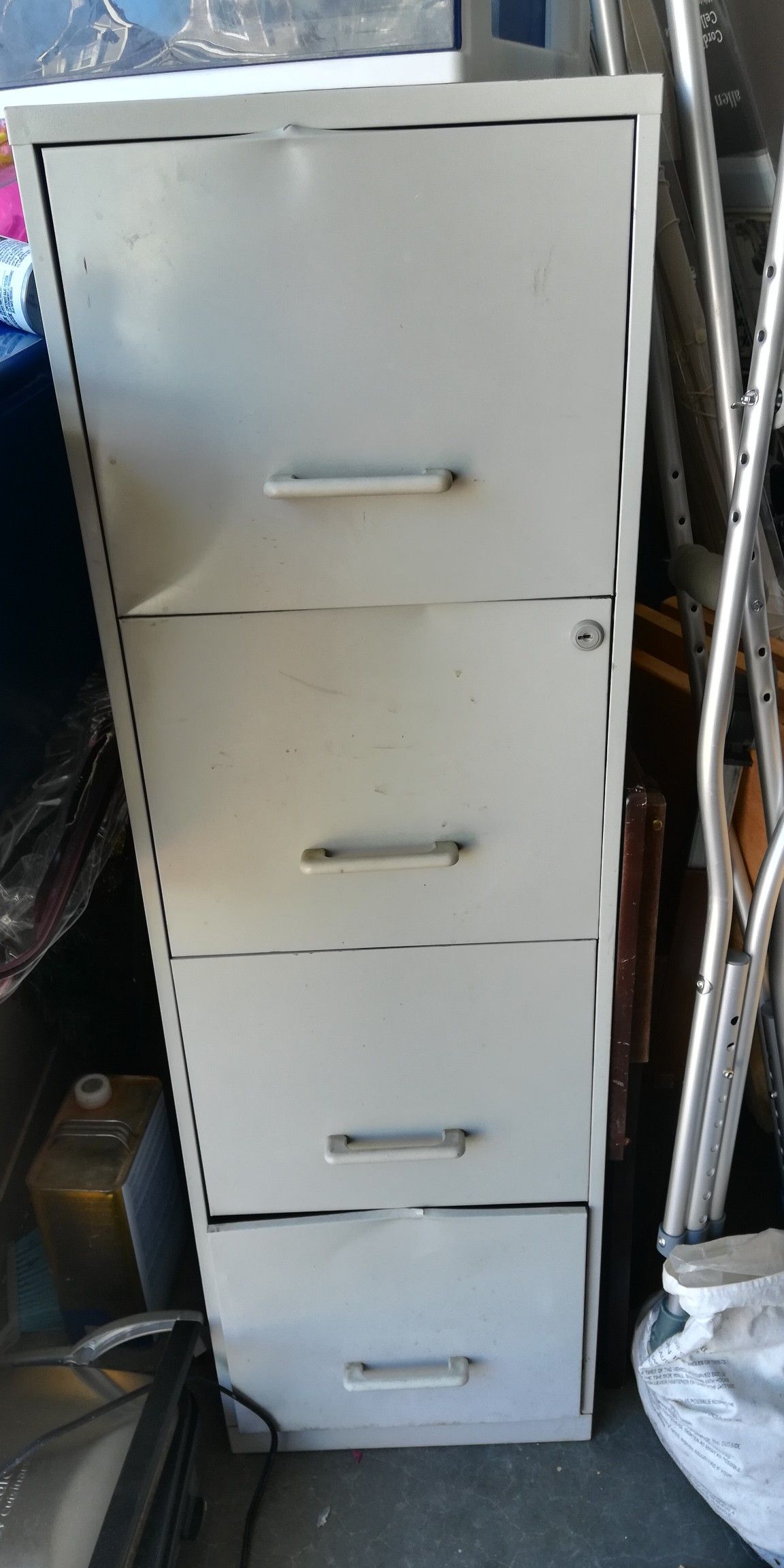 Filing cabinet No keys