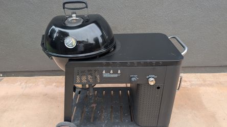 Charcoal grill with cart