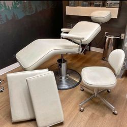 Cosmetic Chair 