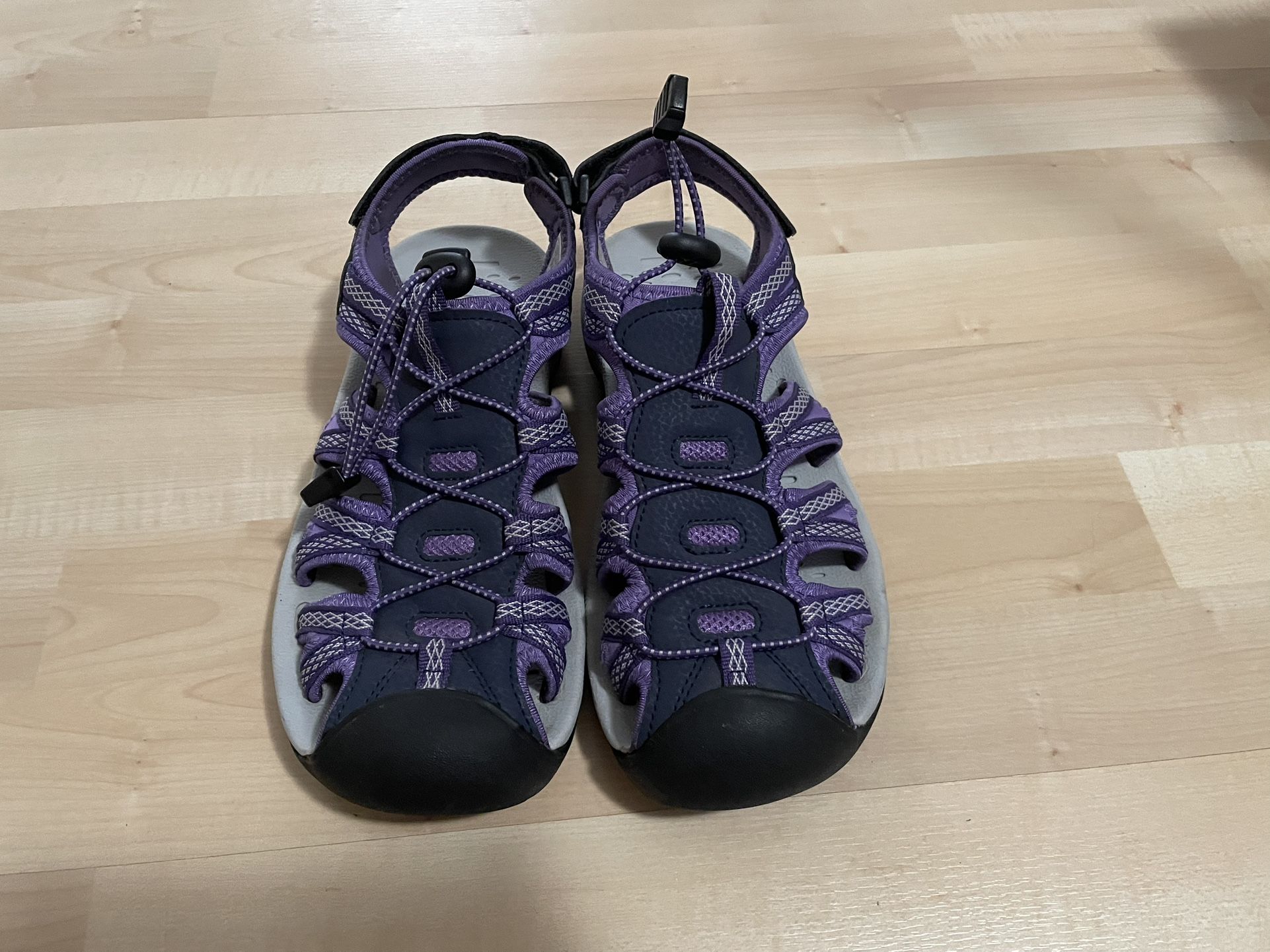 Women’s Size 9 Dream Pairs Sandals 