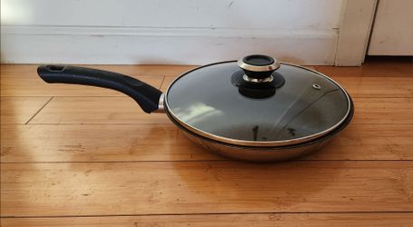 Altenbach Pan & Tempered glass Lid 11"/28cm, Used a few