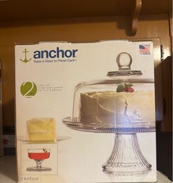 Glass cake stand