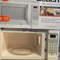 Microwave Hamilton Beach With Box