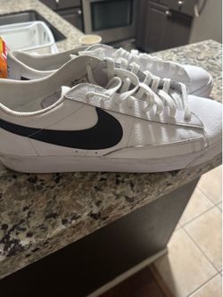 Men’s shoes size 14