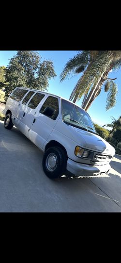 2000 Ford E-150