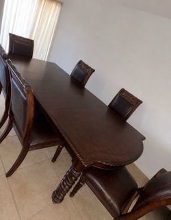 Dining table (includes extension)