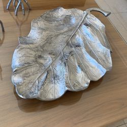 Huge Leaf Decor
