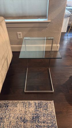 Accent table